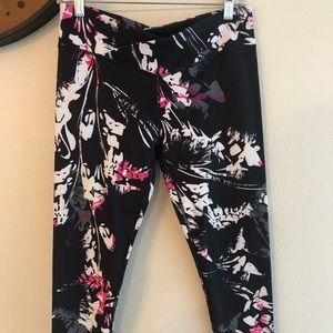 NWT Small Capri Fabletics Workout Leggings